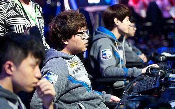 阿方索·戴维斯：本轮欧冠我将迎来复出，不确定是否能上场